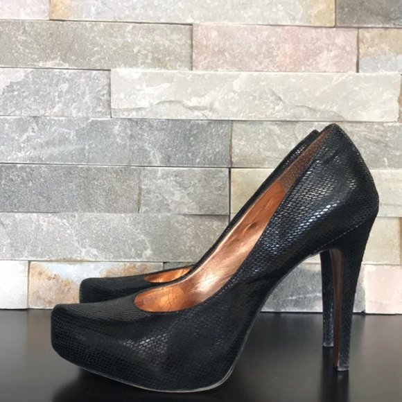 BCBGeneration Women's Pump - Picture 2 of 8